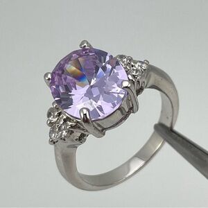 Beautiful Lavender CZ Ring Silver Tone Oval Cut Sparkle Cocktail Size 7.